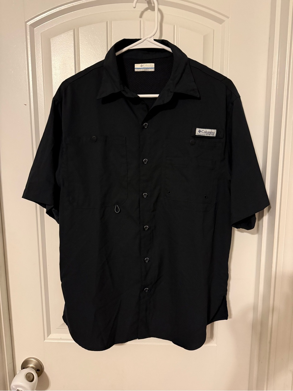 Columbia Men's Black Short Sleeve Button-Down Fishing Shirt